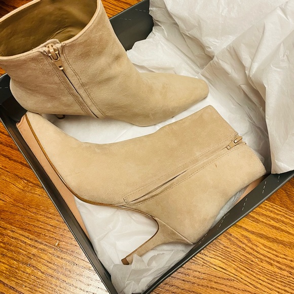 Ann Taylor EXCELLENT condition!! Kody Suede High Heeled Bootie 8 1/2 - Picture 4 of 7